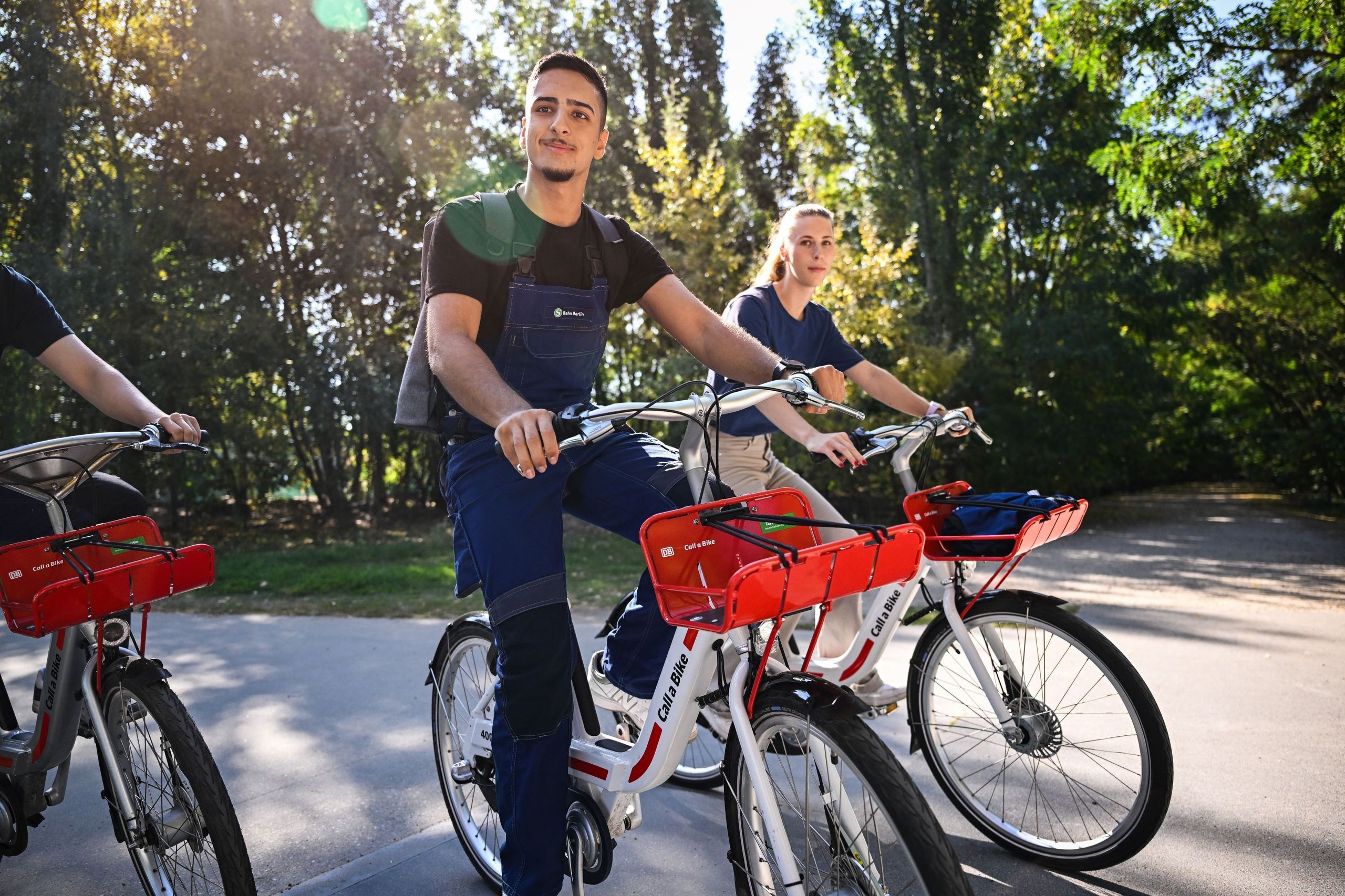 DB vocational trainees cycle with Call a Bike
